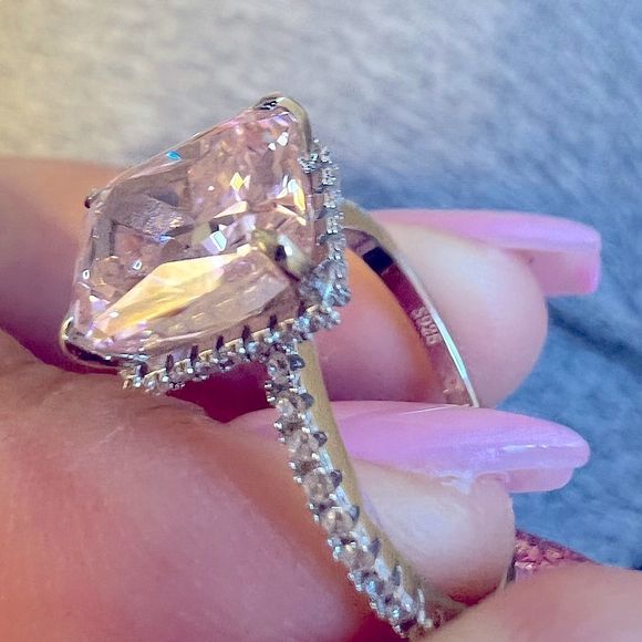 Beautiful pink morganite engagement radiant cut halo ring - Picture 5 of 9